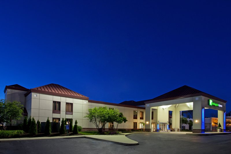 HOLIDAY INN EXPRESS - Cranberry Township, PA