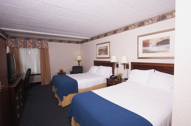 HOLIDAY INN EXPRESS - Cranberry Township, PA