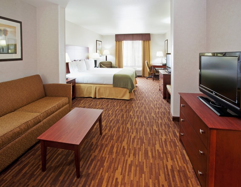 Holiday Inn Express YREKA-SHASTA AREA - Shasta Lake, CA
