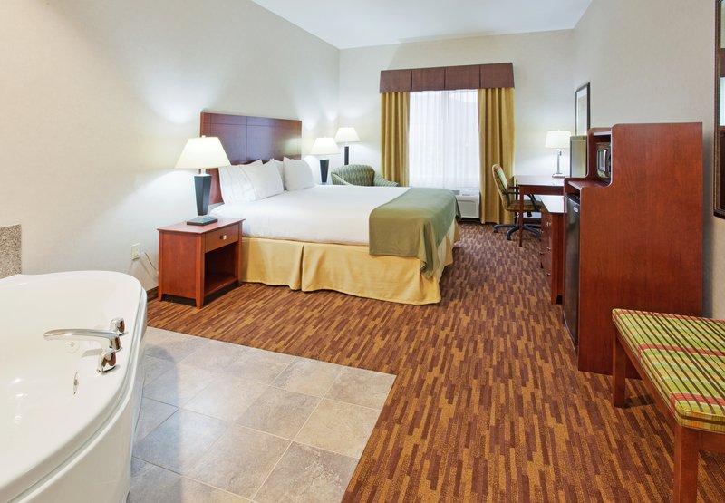 Holiday Inn Express YREKA-SHASTA AREA - Shasta Lake, CA