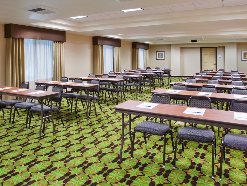 Holiday Inn Express YREKA-SHASTA AREA - Shasta Lake, CA