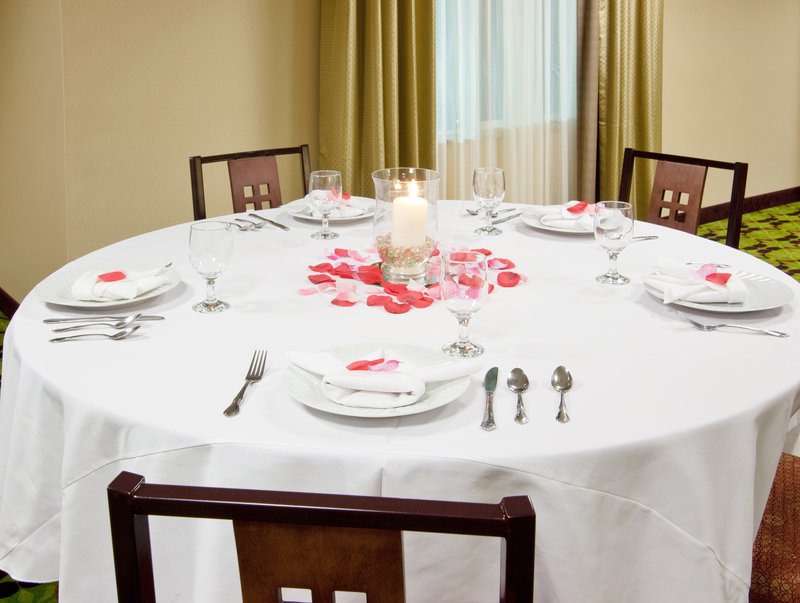Holiday Inn Express YREKA-SHASTA AREA - Shasta Lake, CA