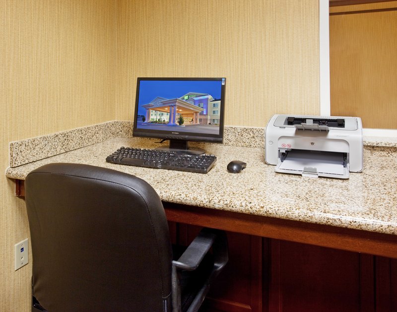 Holiday Inn Express YREKA-SHASTA AREA - Shasta Lake, CA