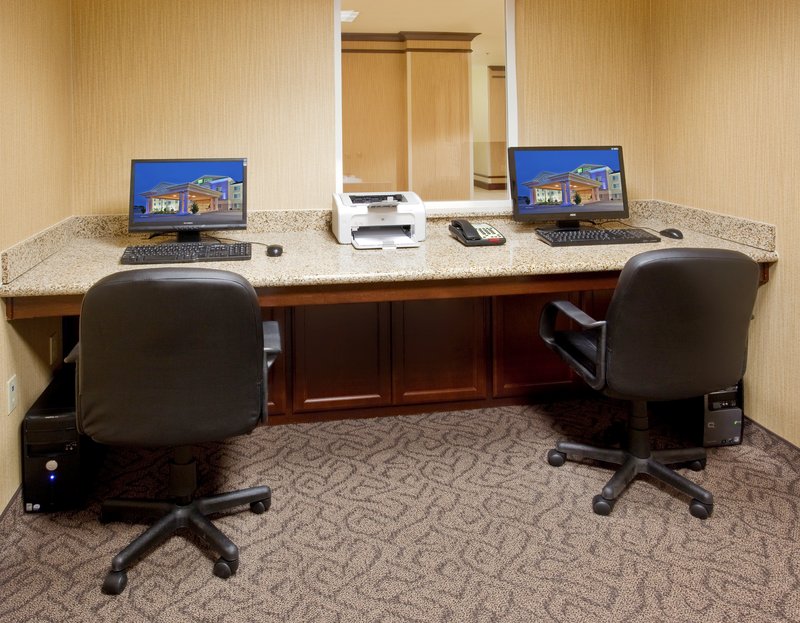 Holiday Inn Express YREKA-SHASTA AREA - Shasta Lake, CA