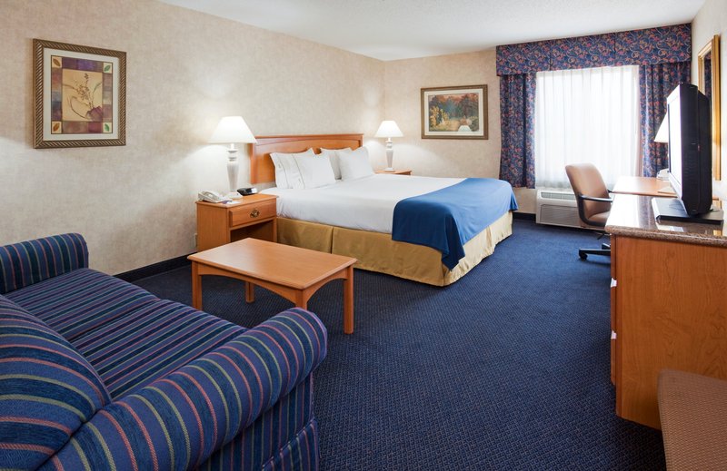 Holiday Inn Express-West - Fargo, ND