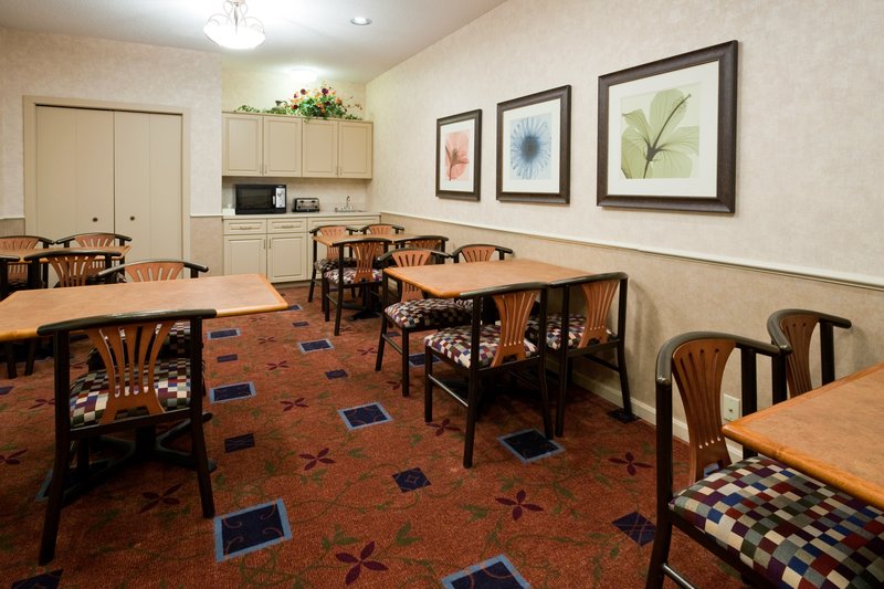 Holiday Inn Express-West - Fargo, ND