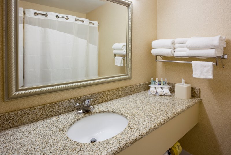 Holiday Inn Express-West - Fargo, ND