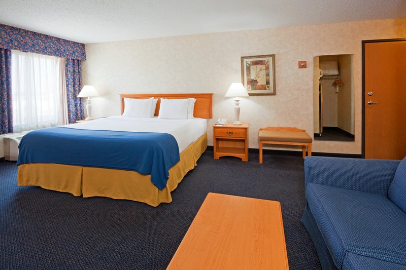 Holiday Inn Express-West - Fargo, ND