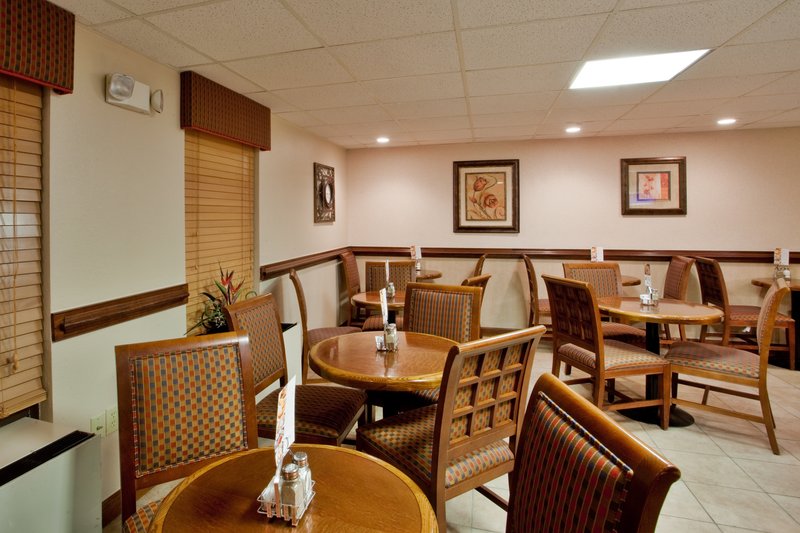 Holiday Inn Express NEWPORT NEWS - Newport News, VA