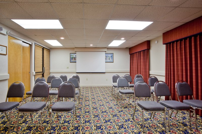 Holiday Inn Express NEWPORT NEWS - Newport News, VA