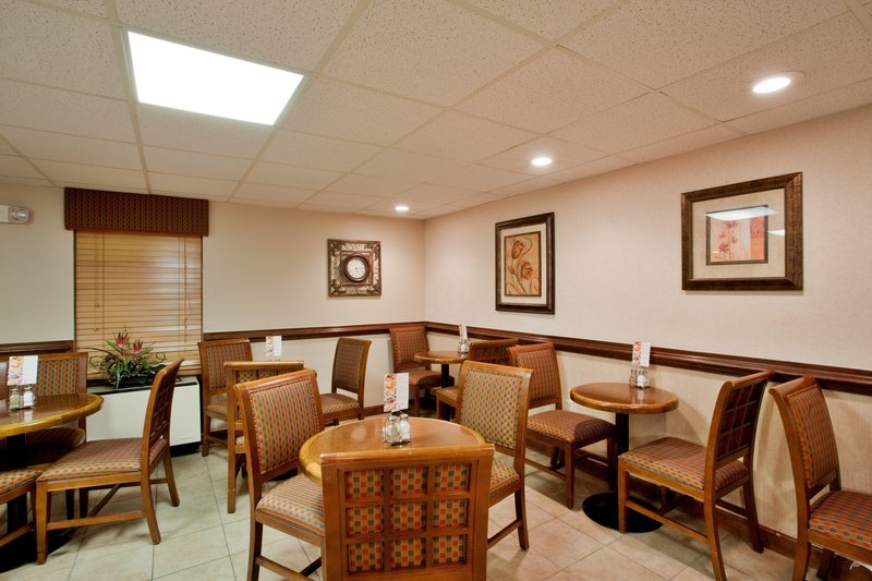 Holiday Inn Express NEWPORT NEWS - Newport News, VA
