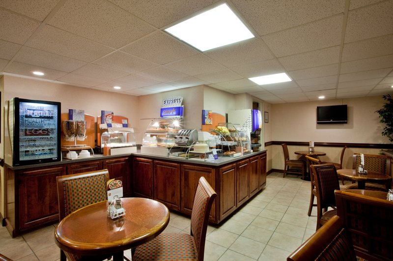Holiday Inn Express NEWPORT NEWS - Newport News, VA