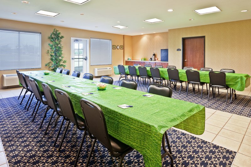 Holiday Inn Express Hotel & Suites Paragould - Paragould, AR