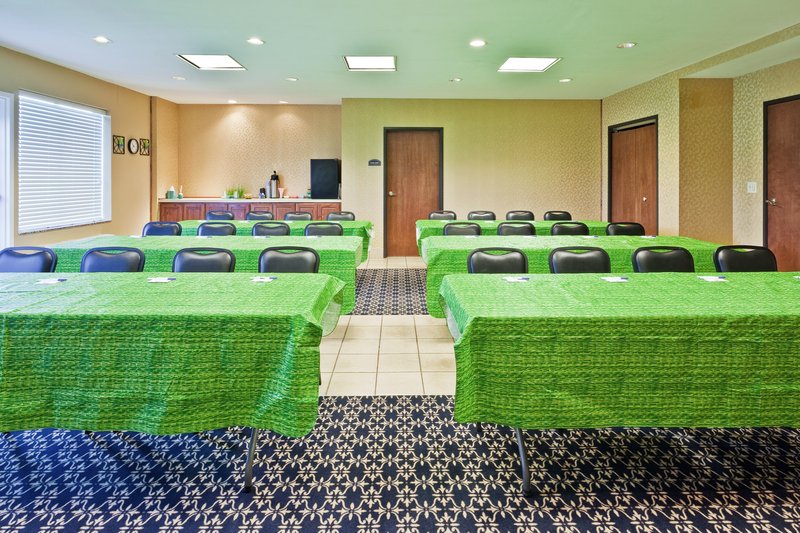 Holiday Inn Express Hotel & Suites Paragould - Paragould, AR