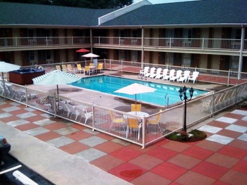 Guesthouse Inn And Suites - Gainesville, GA