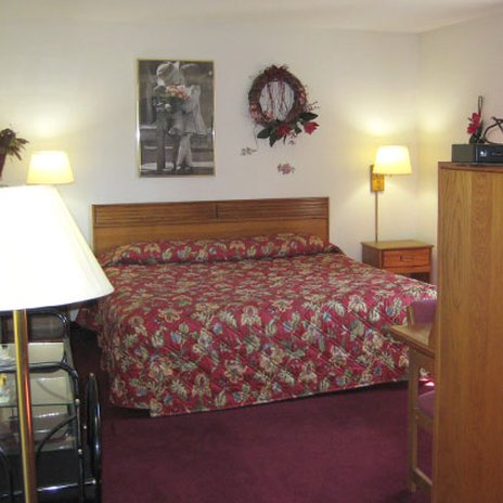 Laketree Inn & Suites - Marion, IL