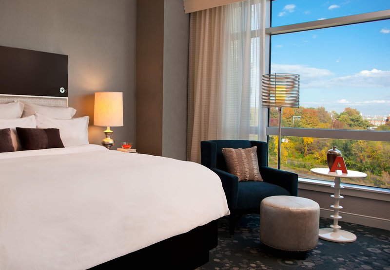 Renaissance Arlington Capital View Hotel