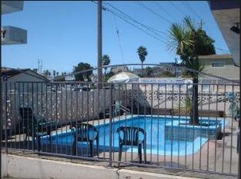 Aqua Breeze Inn