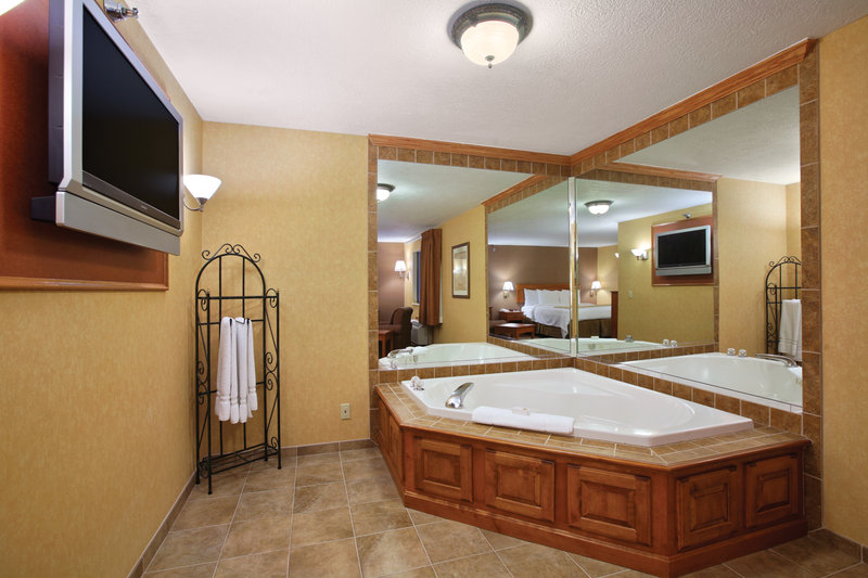 Best Western Plus - Canton, OH