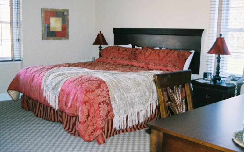 Colts Neck Inn - Colts Neck, NJ