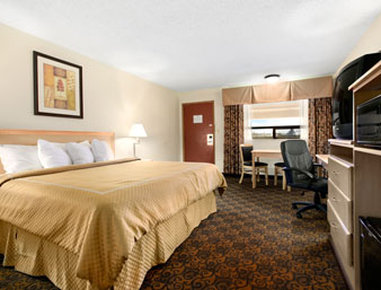 Days Inn By Wyndham Black Bear - Salem, OR