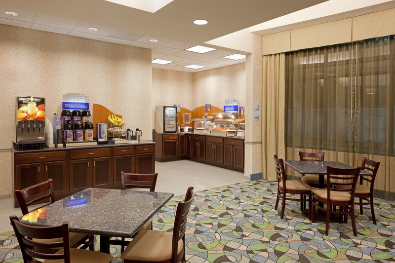Holiday Inn Express PLAINVILLE - FOXBORO AREA - Quincy, MA