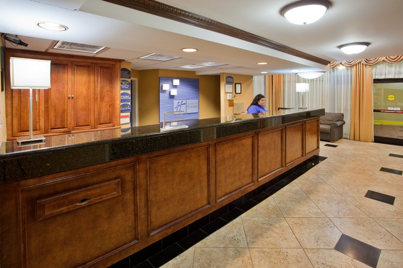 Holiday Inn Express MACON (I-75 & RIVERSIDE) - Macon, GA