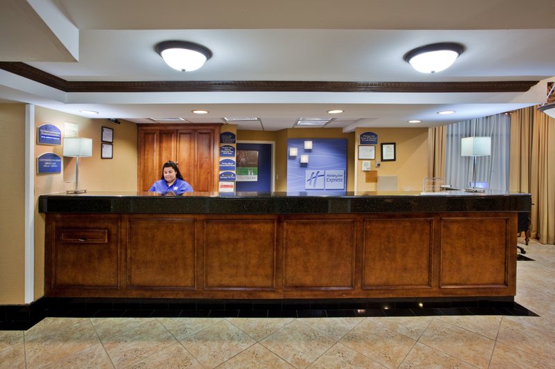 Holiday Inn Express MACON (I-75 & RIVERSIDE) - Macon, GA