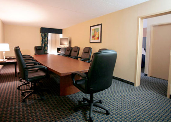 La Quinta Inn & Suites Garden City - Terre Haute, IN