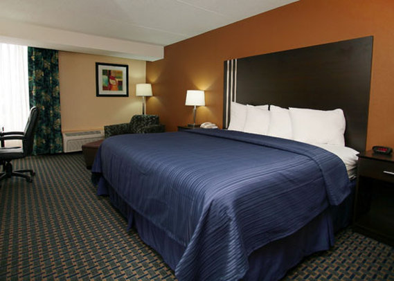 La Quinta Inn & Suites Garden City - Terre Haute, IN