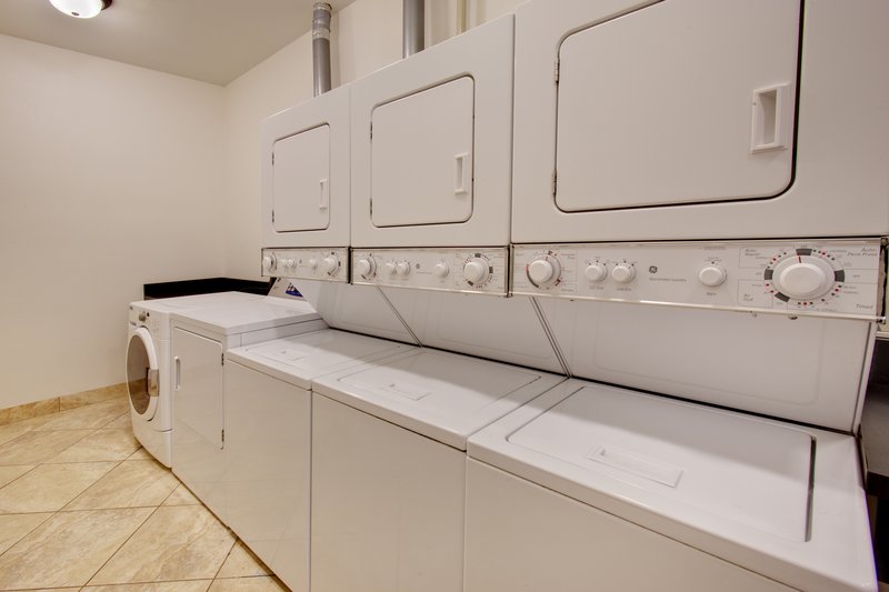 STAYBRIDGE SUITES - Rockford, IL