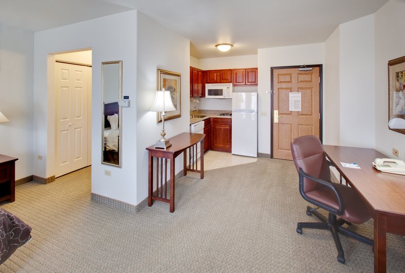 STAYBRIDGE SUITES - Rockford, IL