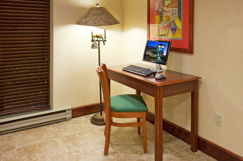 HOLIDAY INN EXPRESS-BELOIT - Beloit, WI