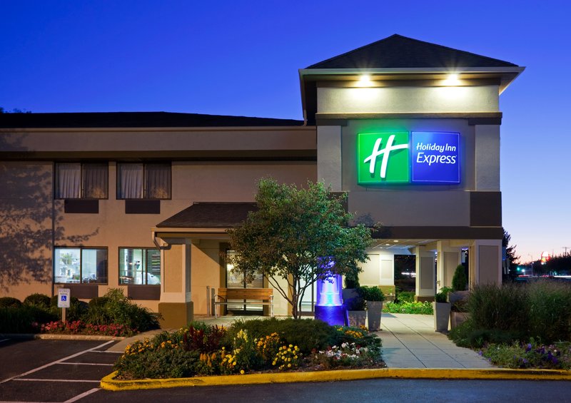 HOLIDAY INN EXPRESS-BELOIT - Beloit, WI