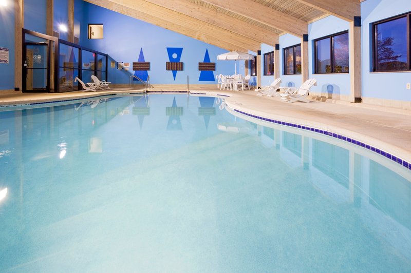 Holiday Inn Express - Beloit, WI