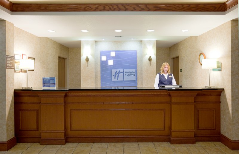 Holiday Inn Express - New Berlin, WI