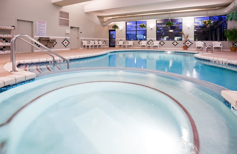 Holiday Inn Express Hotel & Suites MILWAUKEE-NEW BERLIN - New Berlin, WI