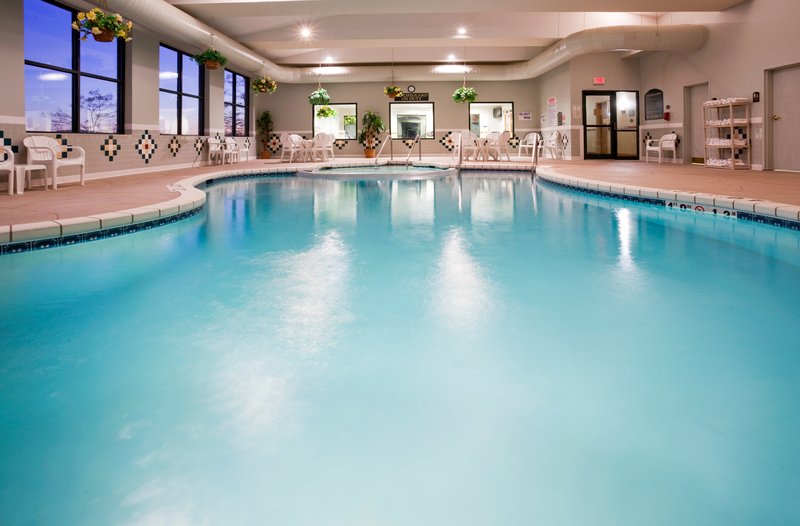 Holiday Inn Express Hotel & Suites MILWAUKEE-NEW BERLIN - New Berlin, WI