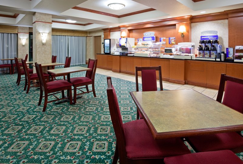 Holiday Inn Express - New Berlin, WI