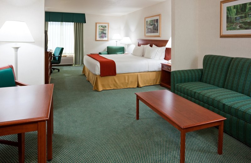 Holiday Inn Express - New Berlin, WI