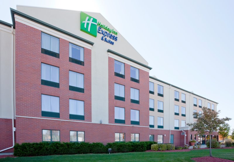 Holiday Inn Express - New Berlin, WI