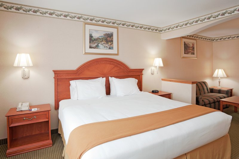 Holiday Inn Express - Defiance, OH
