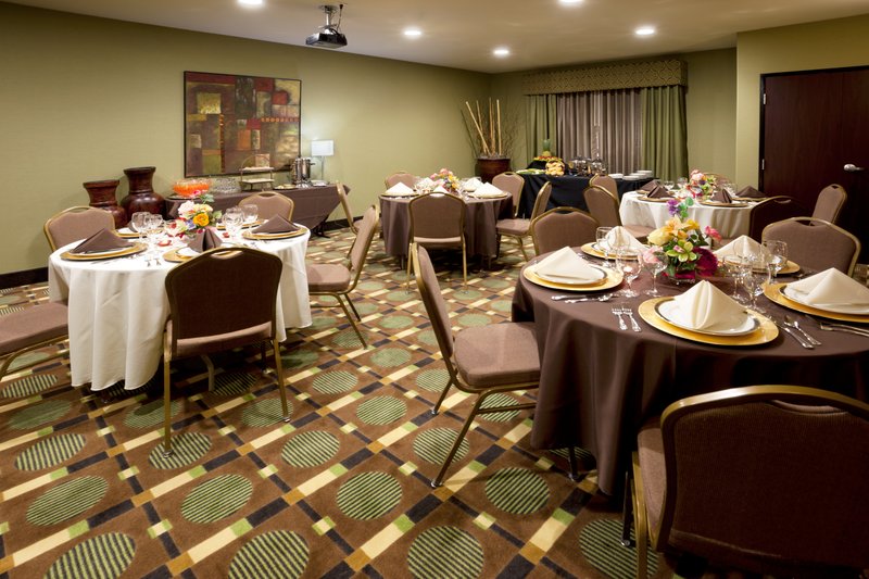 Holiday Inn Express - Tow, TX
