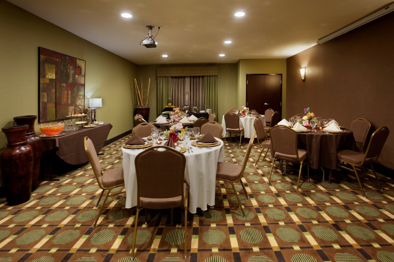 Holiday Inn Express - Tow, TX
