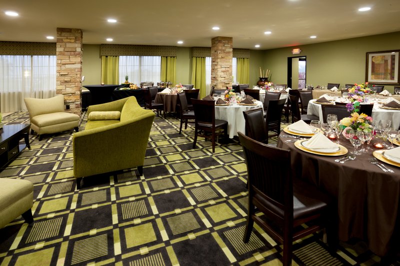 Holiday Inn Express - Tow, TX