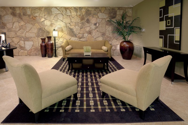 Holiday Inn Express - Tow, TX