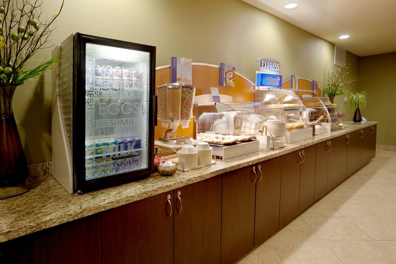 Holiday Inn Express - Tow, TX
