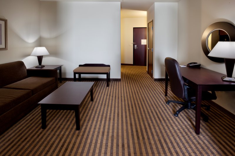 Holiday Inn Express - Tow, TX