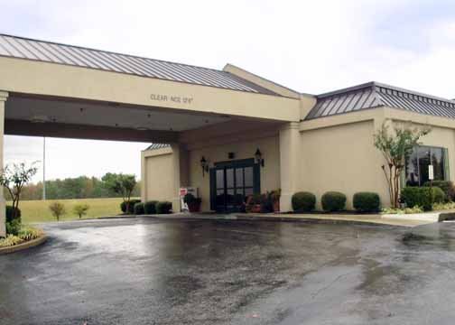 Quality Inn - Holly Springs, MS