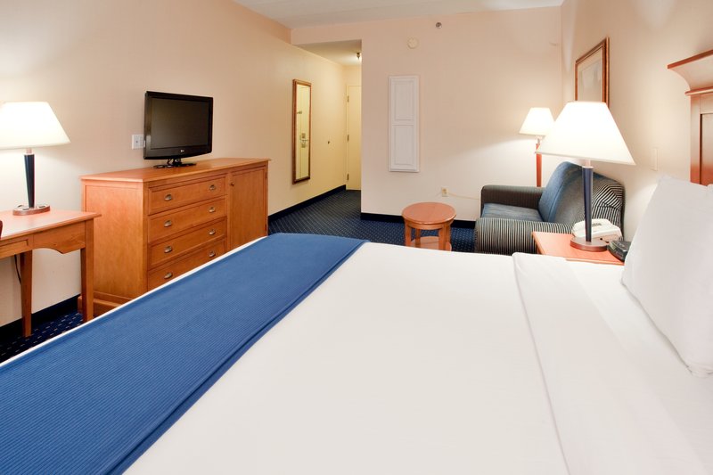 Holiday Inn Express & Suites WAYNESBORO-ROUTE 340 - Waynesboro, VA